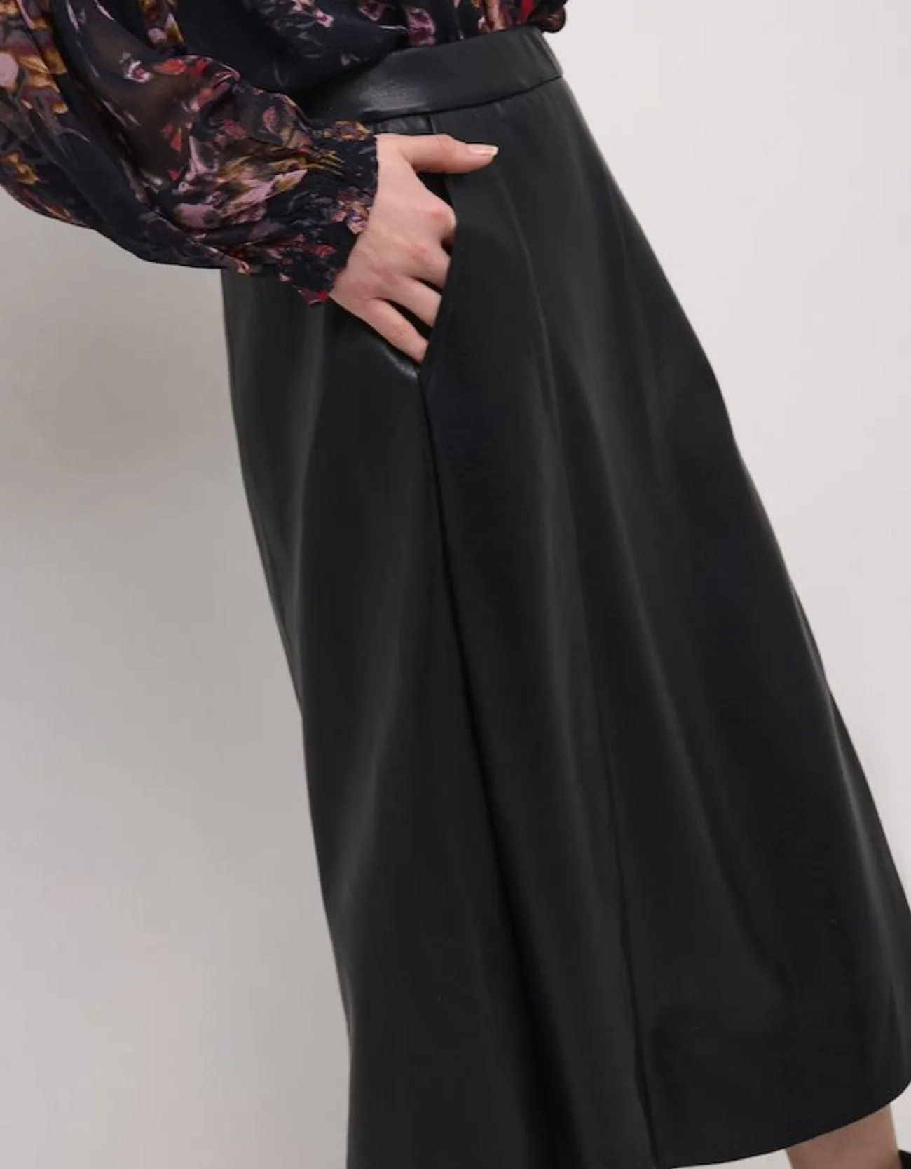 Ariana Skirt PITCH BLACK