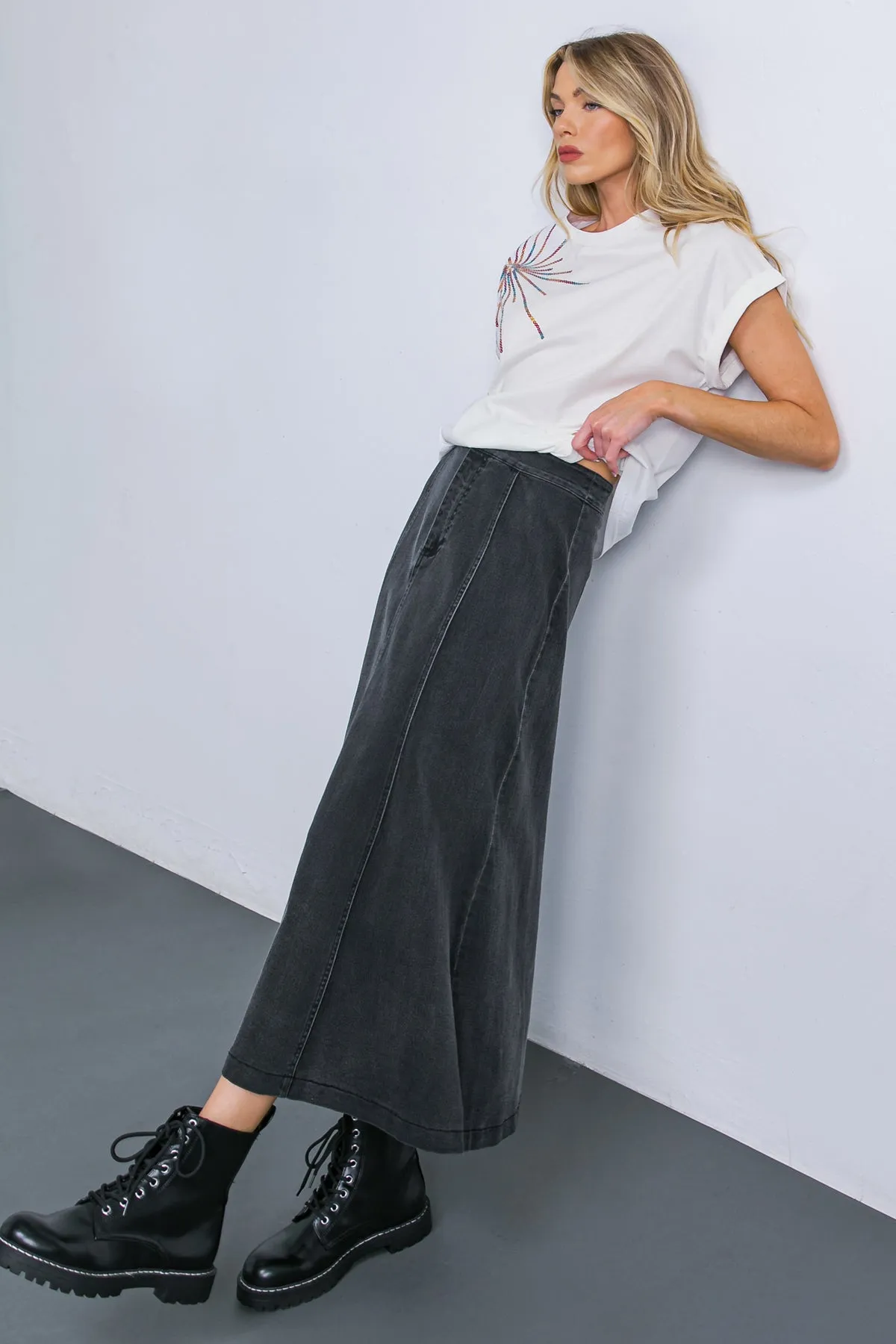 GOING WITH THE SEASON DENIM SKIRT