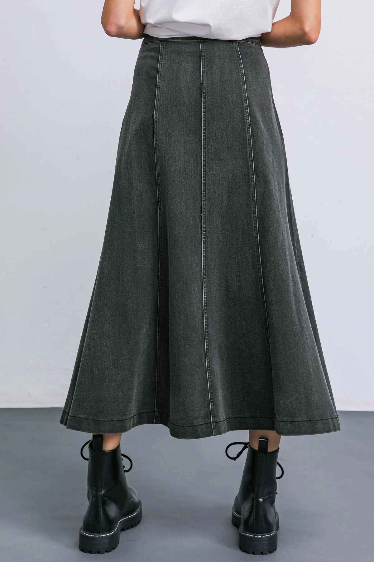 GOING WITH THE SEASON DENIM SKIRT