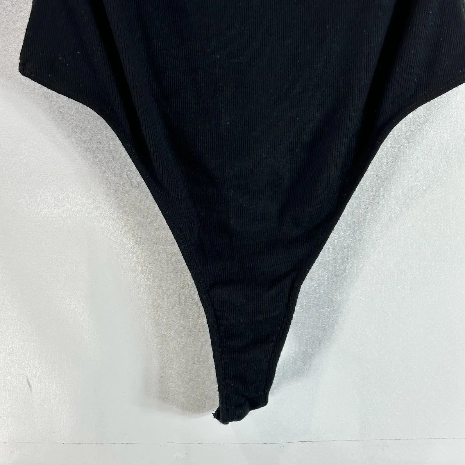 THE RANGE Women's Black Dynamic Rib Tilted Thong Bodysuit SZ M